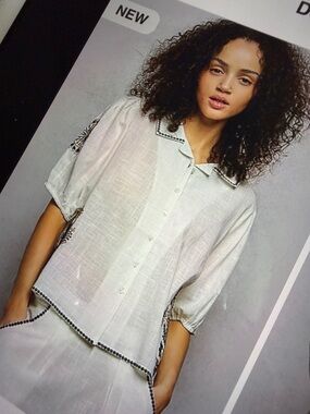 ๐Hello Gorgeous! POL Button Down Embroidered Floral Short Sleeve Shirt - Ivory